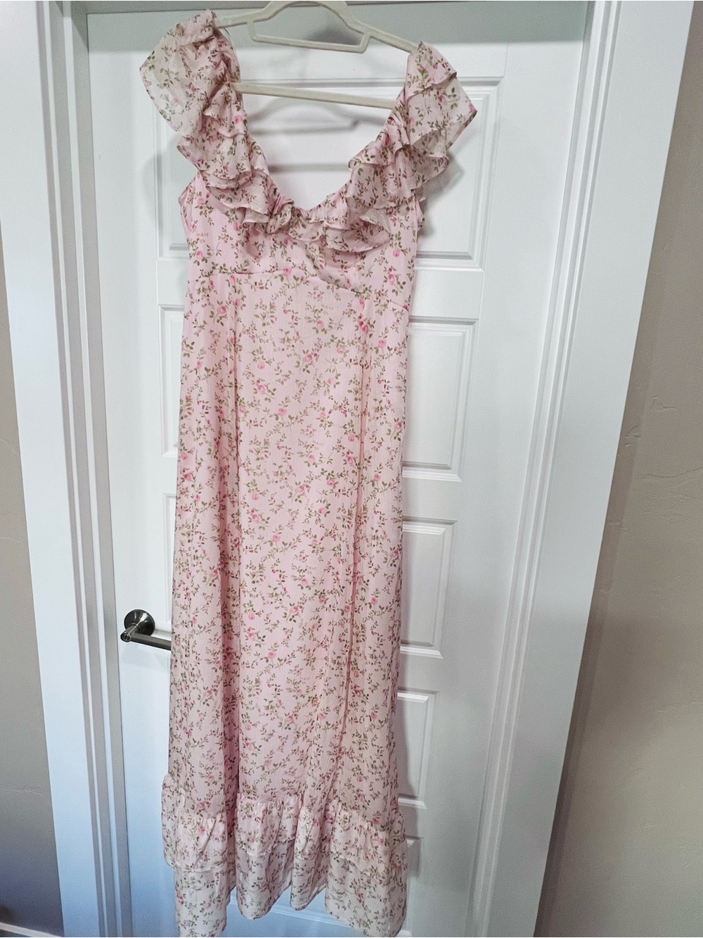 Alter’D State Pink Floral Ruffle Maxi Dress
Size M. NWT